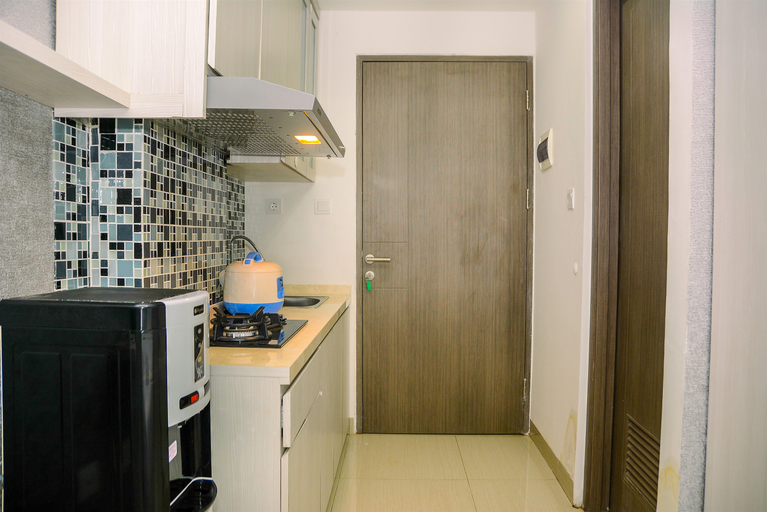 Others 2, Chic and Cozy Studio Apartment at T Plaza By Travelio, Central Jakarta