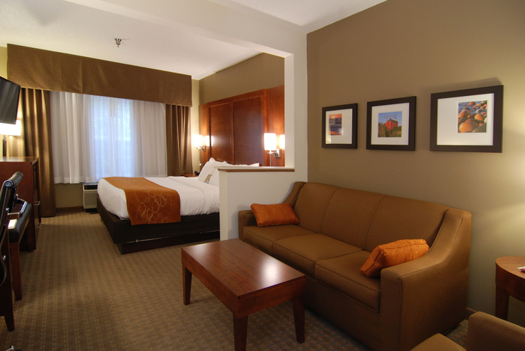 Bedroom 3, Comfort Suites Marquette, Marquette