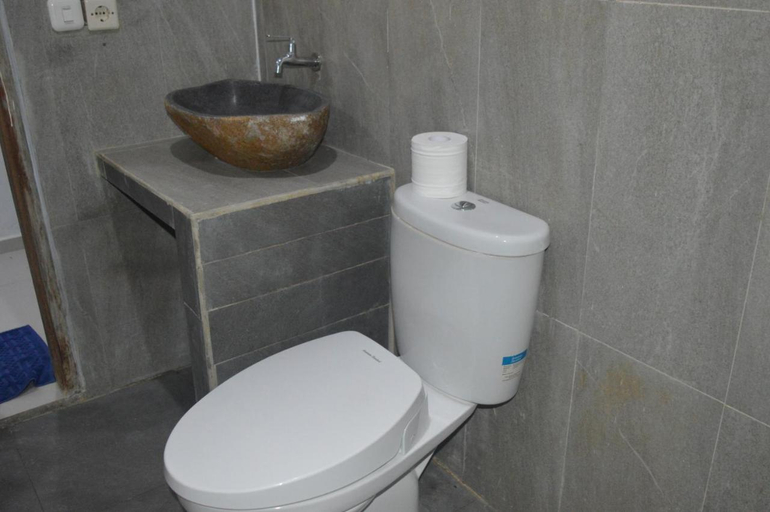 Bathroom 4, Labuan Bajo Mahoni Guesthouse, West Manggarai