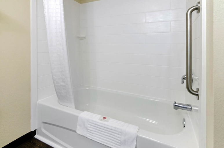 Bathroom 4, Comfort Suites Abingdon I-81, Washington