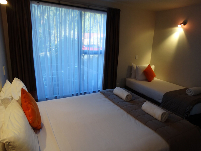 Bedroom 3, Alpine Glacier Motel, Westland