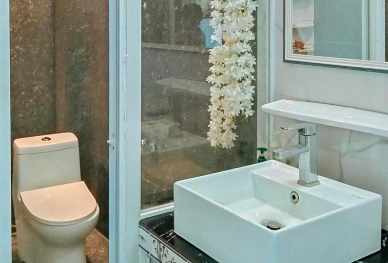 Bathroom 4, KrizLion Hotel, Hinatuan