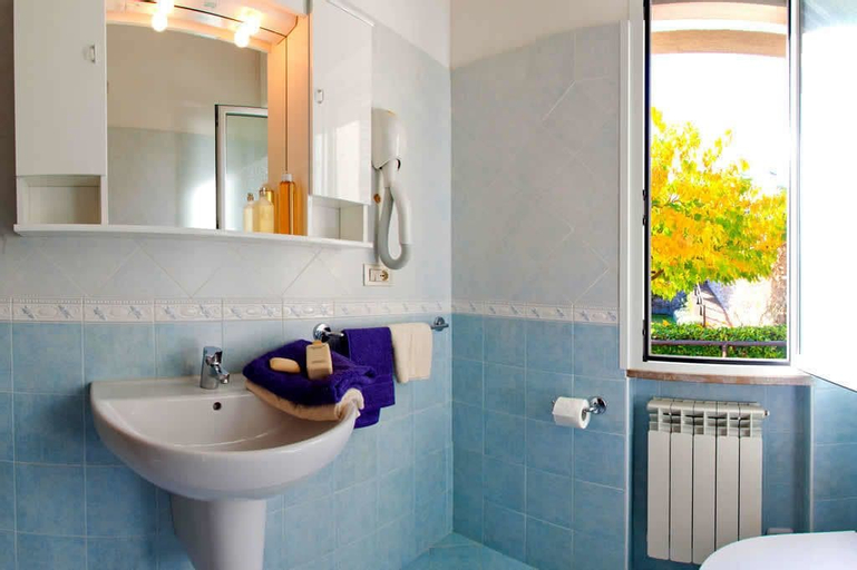 Bathroom 4