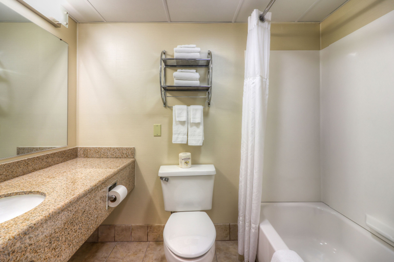 Bathroom 4, The Breakers Hotel & Suites, Sussex