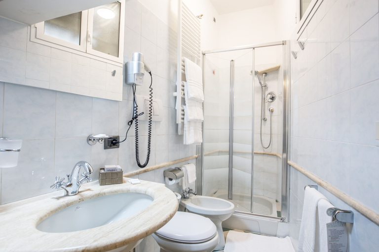 Bathroom 4, Hotel Fellini, Rome
