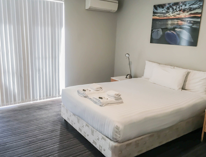 Bedroom 4, The Premier Hotel, Newcastle - Throsby