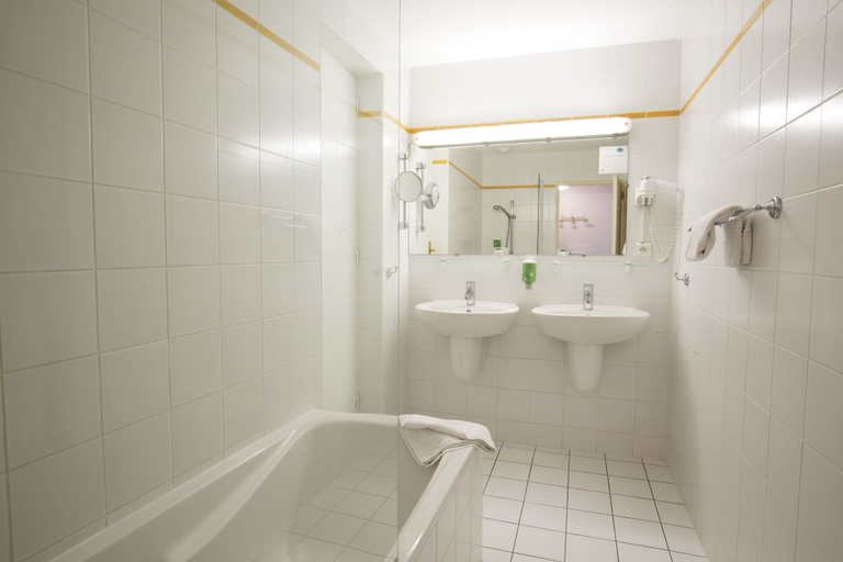 Bathroom 4, Hôtel Raymond 4 Toulouse, Haute-Garonne