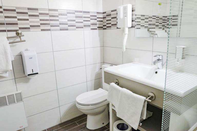 Bathroom 4, Hôtel Notre Dame, Gironde