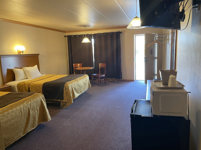 Bedroom 3, Amber's Inn & Suites, Columbia