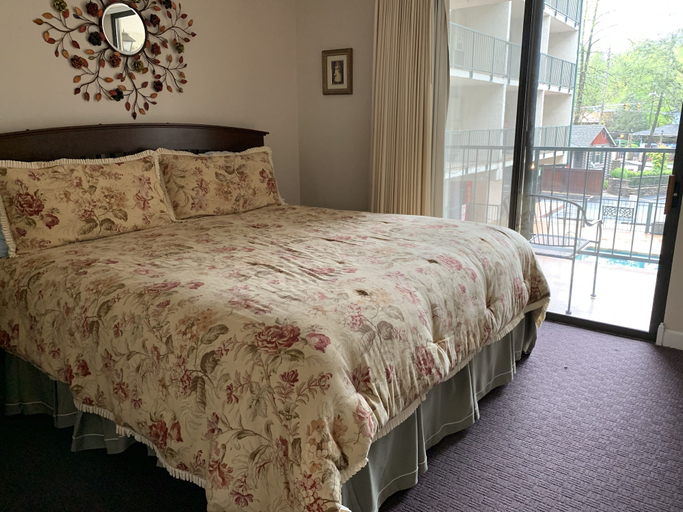 Bedroom 2, Oak Square Rentals, Sevier