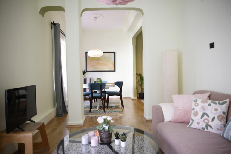 Room 5, Vibrant Flat With Excellent Location in Beyoglu, Beyoğlu