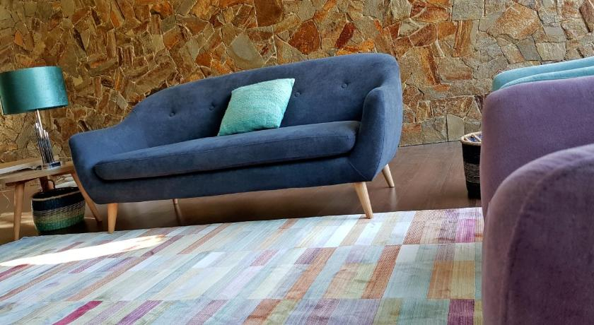 Shared lounge/TV area, Casa do Pai Beach House, Sesimbra