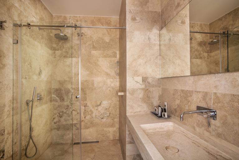 Bathroom 4, Golden Crown, Praha 1
