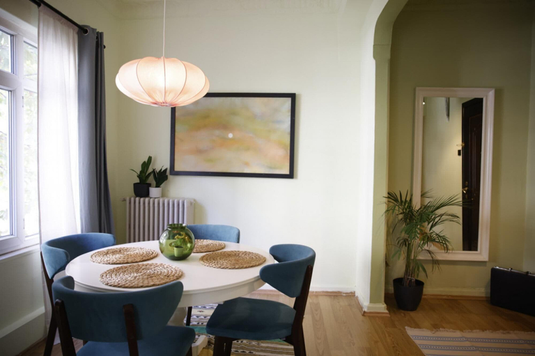 Room 3, Vibrant Flat With Excellent Location in Beyoglu, Beyoğlu