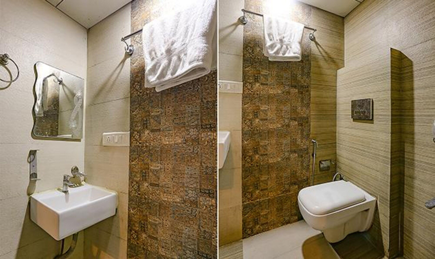 Bathroom, FabHotel Comfirt Inn, Gautam Buddha Nagar