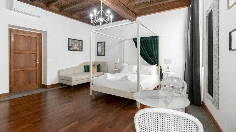 Room 5, Italianway - Barberini 1 Theatrum, Rome