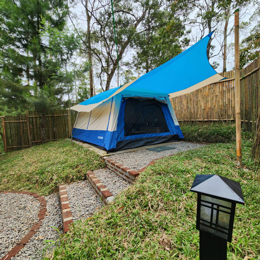 Exterior & Views 11