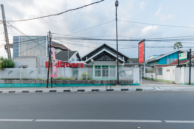 Exterior & Views 1, RedDoorz @ Jalan R.E. Martadinata Sukabumi, Sukabumi