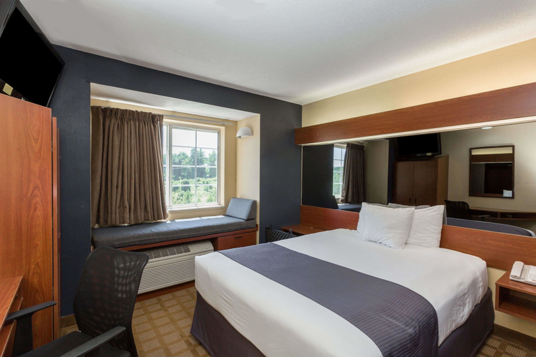 Bedroom 3, Microtel Inn & Suites by Wyndham Hillsborough, Orange