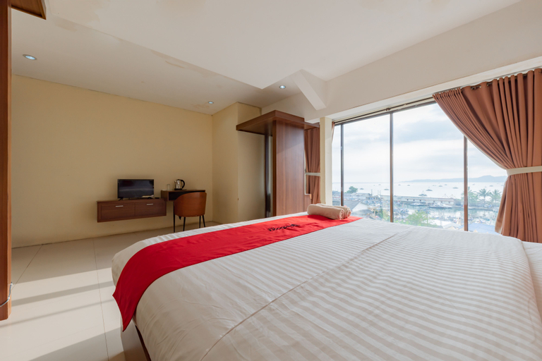Bedroom 2, RedDoorz Syariah near Alun-Alun Pelabuhan Ratu, Sukabumi