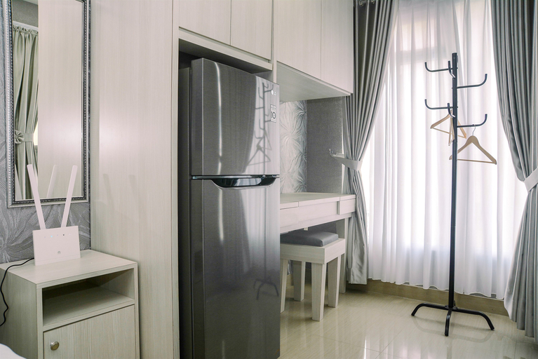 Bathroom 4, Chic and Cozy Studio Apartment at T Plaza By Travelio, Central Jakarta