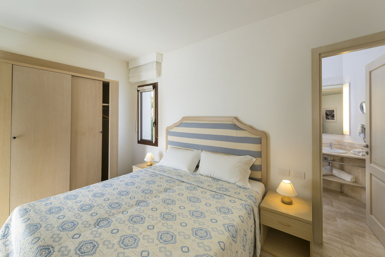 Bedroom 3, Resort Grande Baia, Nuoro