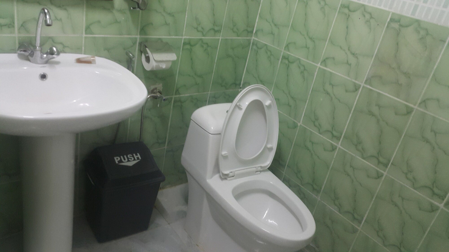 Bathroom 3, Bidiyah Desert Camp, Al Mudhaibi