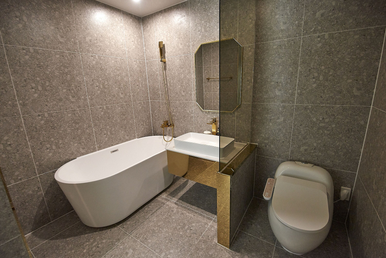 Bathroom 5, Den Basta Hotel, Gimhae