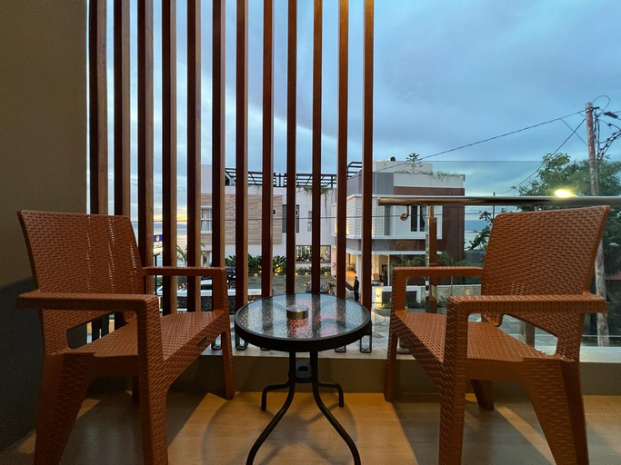 Exterior & Views 10