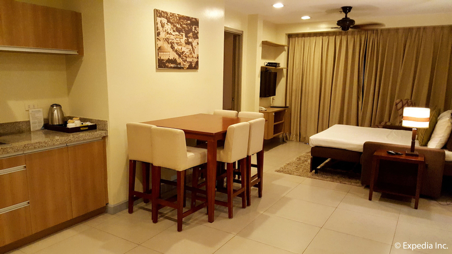 Dining Room 10