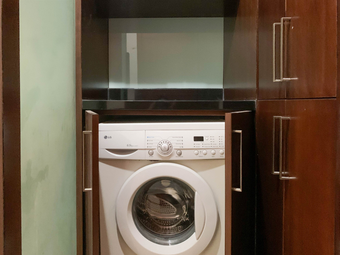 Bathroom 4, Stunning and Comfy 2BR Apartment at Thamrin Residence By Travelio, Jakarta Pusat
