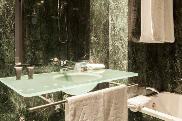 Bathroom 3, AC Hotel Palencia by Marriott, Palencia