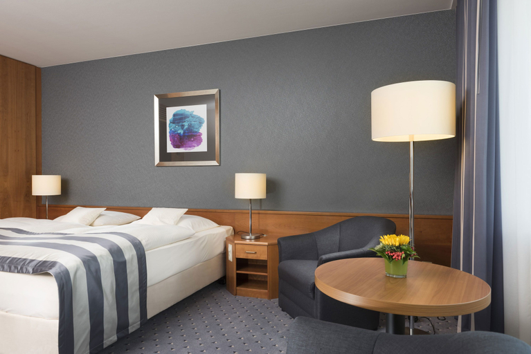 Bedroom 3, Maritim Hotel Ulm, Ulm
