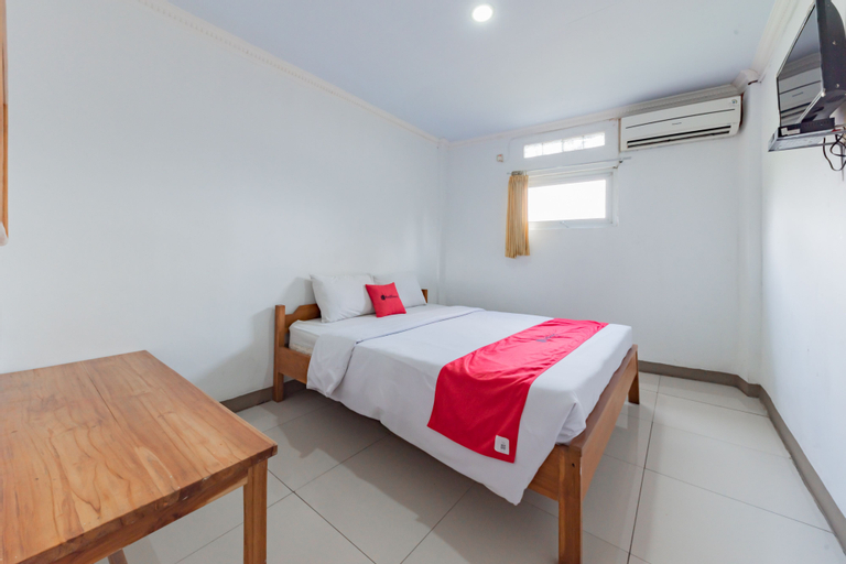 Bedroom 1, RedDoorz Syariah @ Pantai Pelabuhan Ratu, Sukabumi