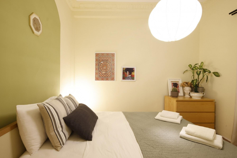 Room 2, Vibrant Flat With Excellent Location in Beyoglu, Beyoğlu