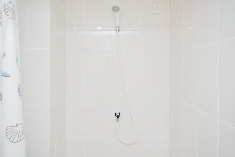 Bathroom 5, Comfort and Minimalist Studio Apartment M-Town Residence By Travelio, Tangerang