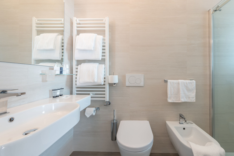 Bathroom 5, Hesperia Hotel & Residence, Venezia