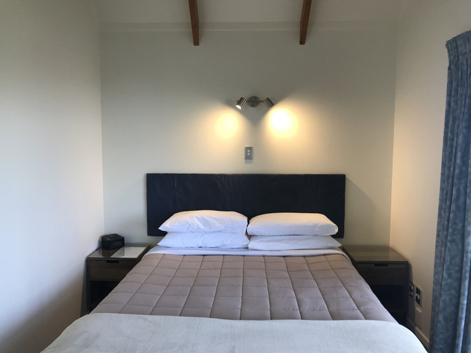 Bedroom 2, Bay Cabinz Motel, Far North