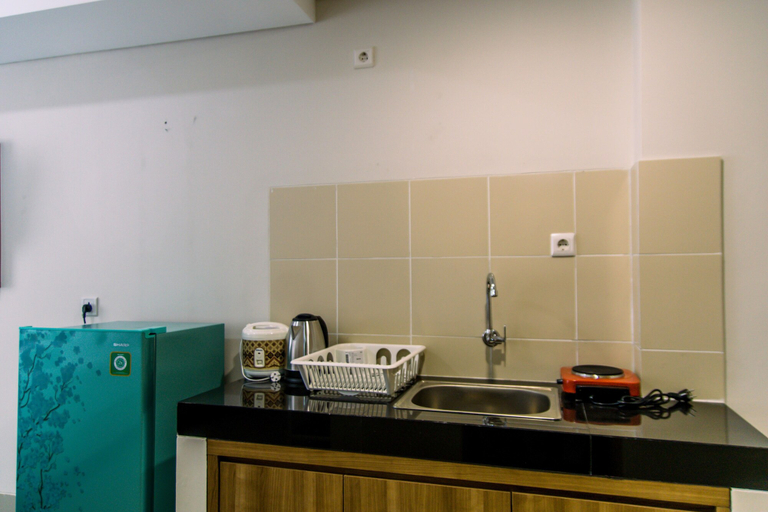 Private kitchen 4, Comfort Studio Apartment At Padina Soho Residence, Tangerang
