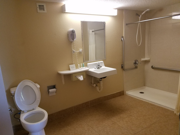 Bathroom 4, Quality Inn Duncan - Spartanburg West, Spartanburg