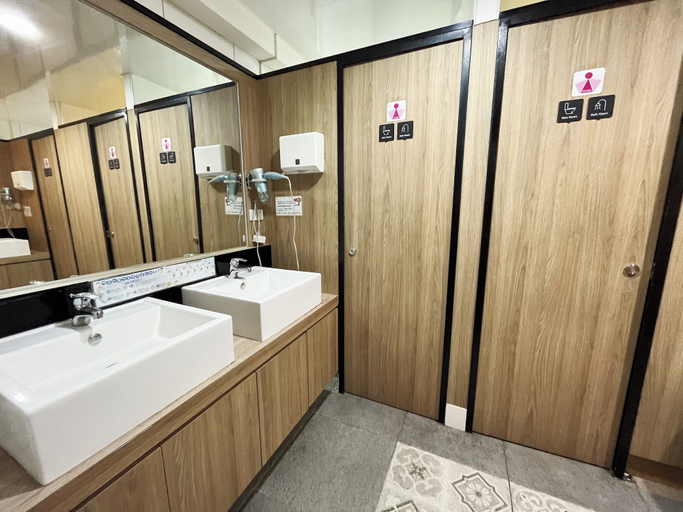 bathroom 6