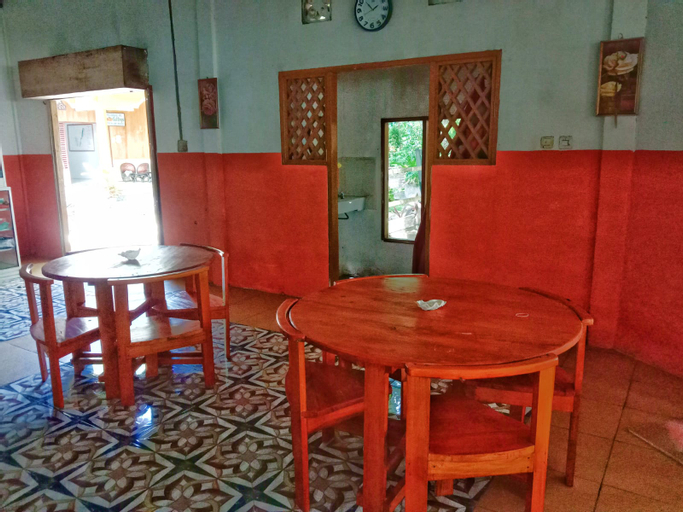 Food & Drinks 5, Evelin Cottage, Southeast Maluku