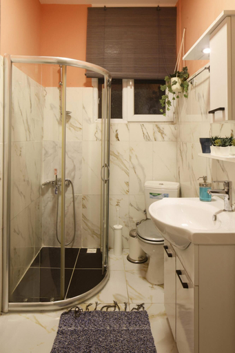Room 4, Vibrant Flat With Excellent Location in Beyoglu, Beyoğlu