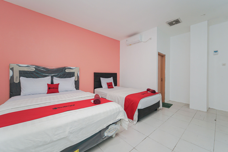 Bedroom 3, RedDoorz near Universitas YARSI, Central Jakarta