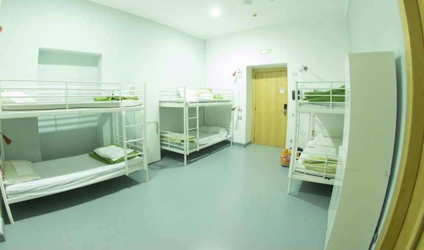 Bedroom 4, La Controra Hostel, Napoli