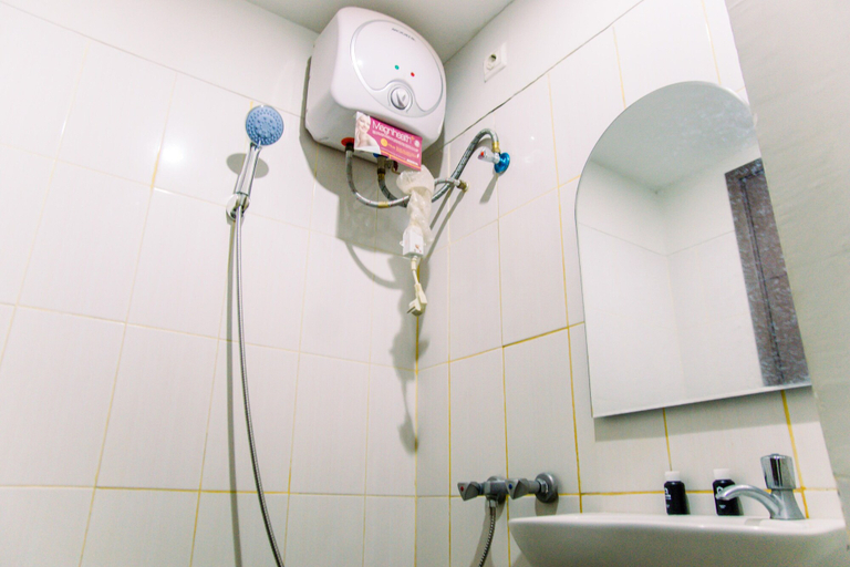 Bathroom 4, Cozy Stay Studio Apartment At Easton Park, Tangerang Selatan