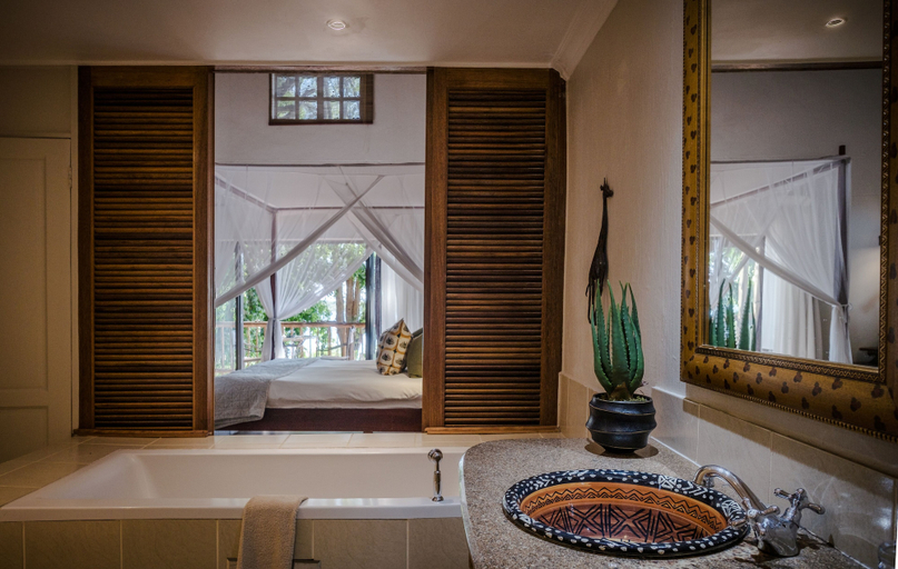 Bathroom 4, Chobe Marina Lodge, Chobe