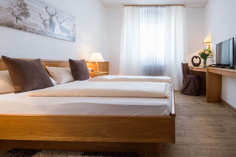 Bedroom 4, Hotel Restaurant Schwyzerhuesli, Bergstraße