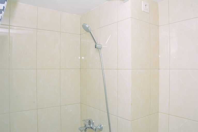 Bathroom 2, Fully Furnished Studio At Springlake Summarecon Apartment, Bekasi