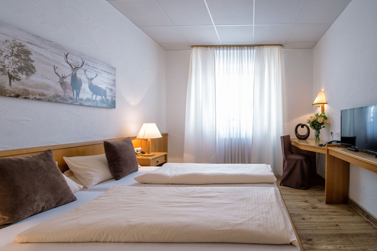Bedroom 3, Hotel Restaurant Schwyzerhuesli, Bergstraße